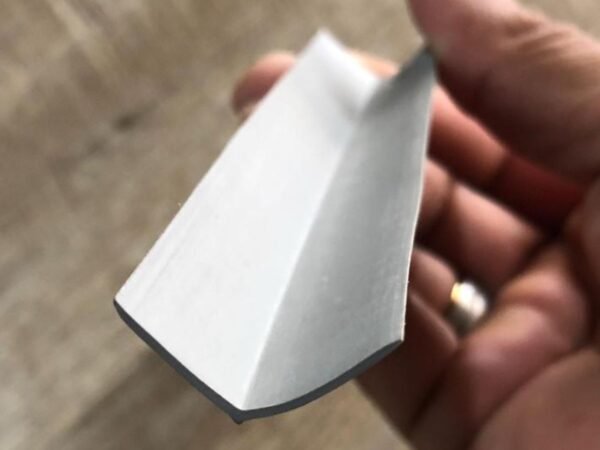 Cantoneira 90 graus / Testeira PVC Flexível 1,6cm 16x16x1x25000mm